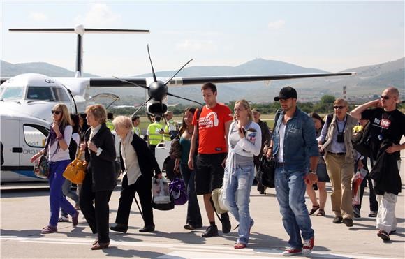 Slika /slike 1/Turizam/turisti u zračnim lukama.jpg